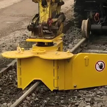 Niveleuse à ballast S1 de la marque Richter und Müller utilisé sur voie de chemin de fer
